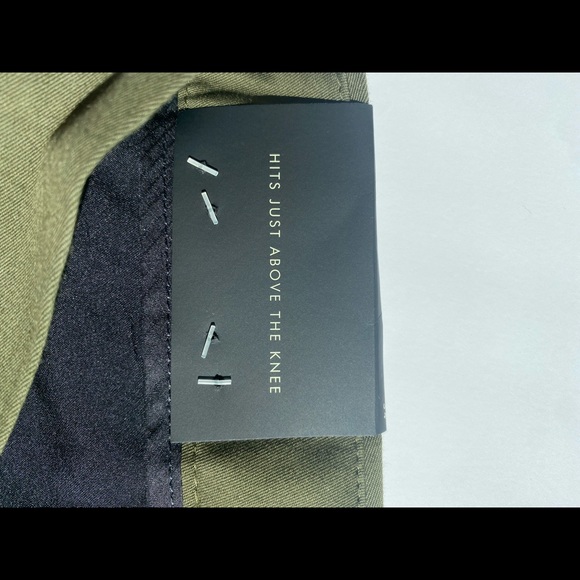 Banana Republic Core Temp 9” Aiden Short - Picture 7 of 8